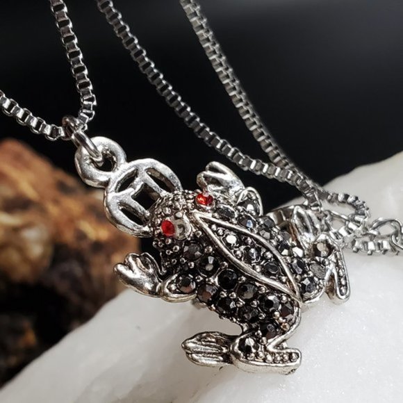 Handmade Jewelry - #GIFT Silver FROG Necklace Marcasite Mineral